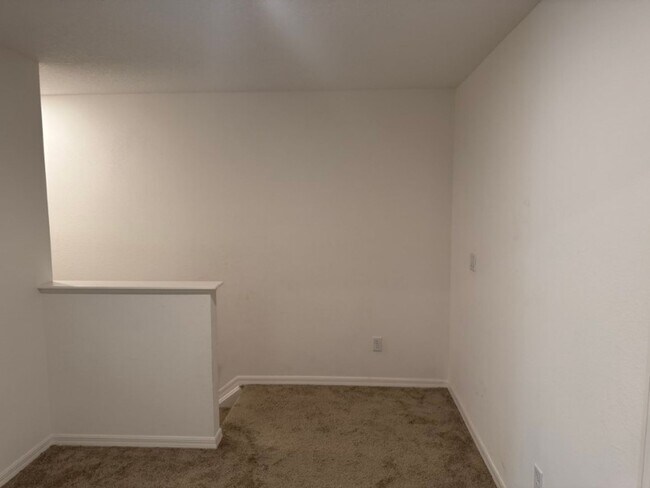 Building Photo - Home For Rent