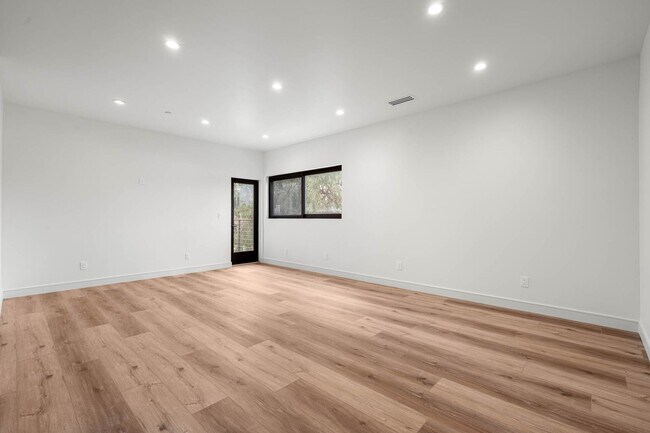 Building Photo - 1920 S Sherbourne Dr