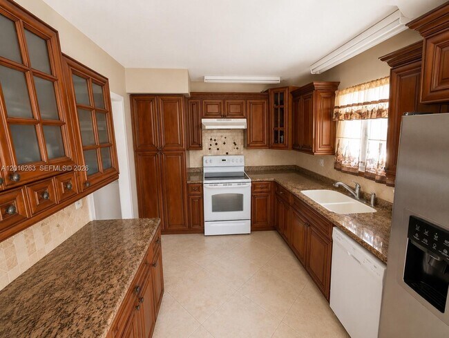 Building Photo - 309 Lakeview Dr