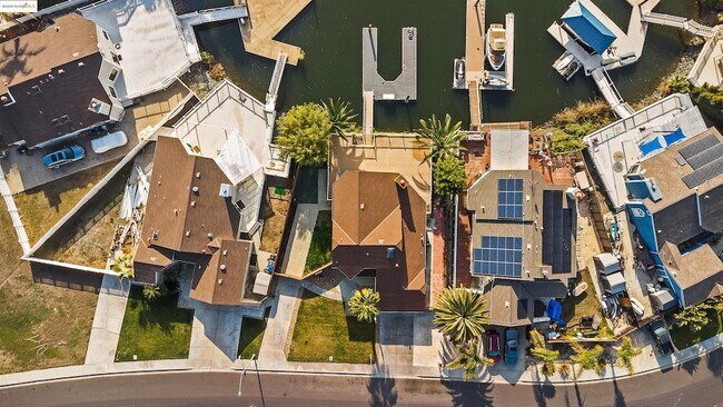 Building Photo - 4730 Spinnaker Way