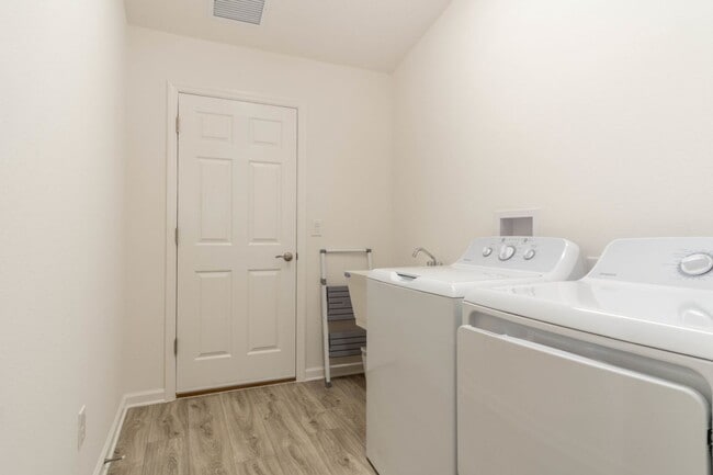 Building Photo - M316 Klamut (VSC-10/%)