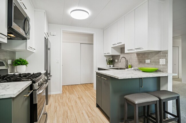 Building Photo - 801 E Miner St