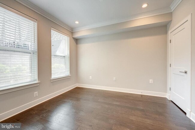 Building Photo - 10326 Grosvenor Pl