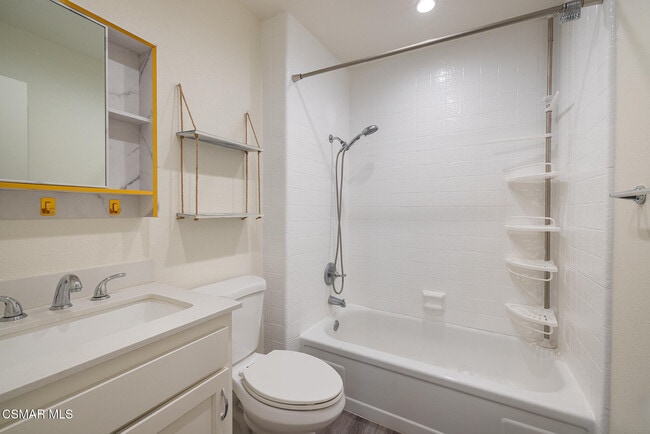 Building Photo - 28801 Conejo View Dr