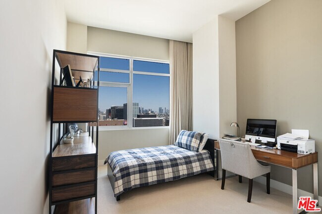 Building Photo - 3785 Wilshire Blvd