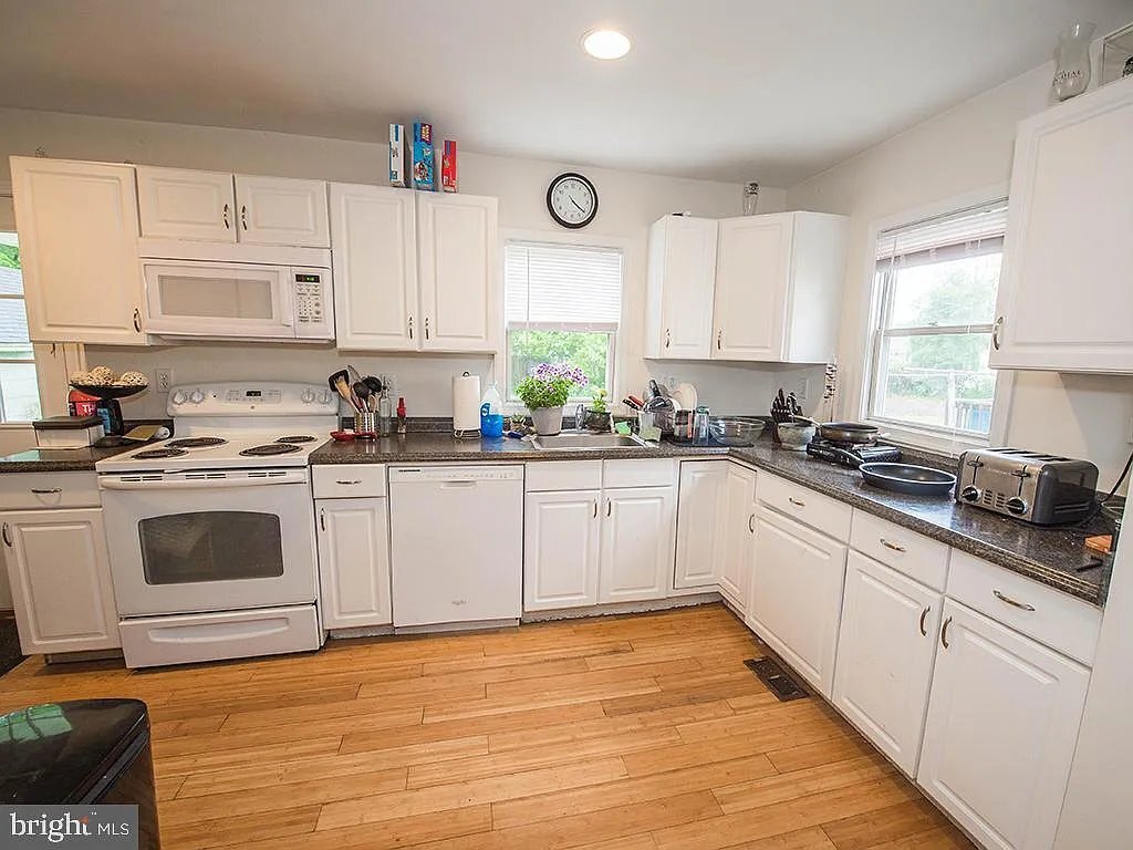 Building Photo - 604 Liberty St