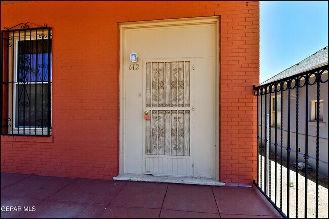 Building Photo - 612 E Nevada Ave