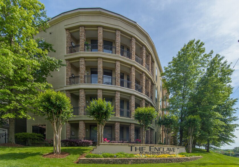 Building Photo - 2600 Hillsboro Pike