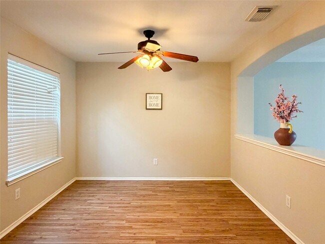 Building Photo - 2414 Lakecrest Village Ct