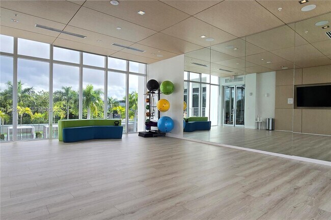 Building Photo - 6425 NW 103rd Pl