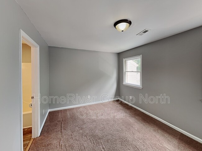 Building Photo - 1847 Boulevard St