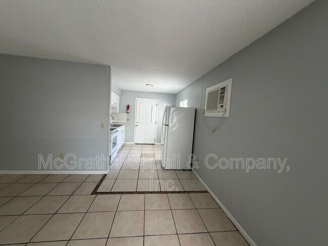 Building Photo - 1408 E Spencer St