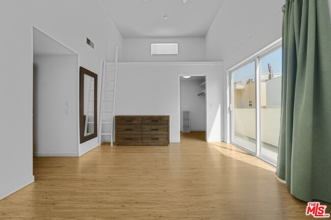 Building Photo - 120 Fleet St