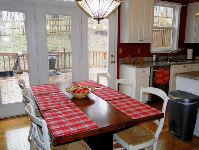 Building Photo - 2009 Willow Glen Ct