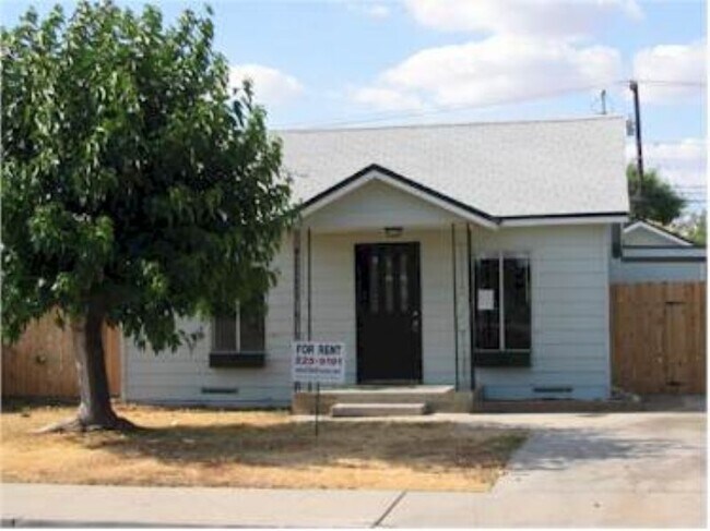 Primary Photo - in the heart of clovis near schools, shopp...