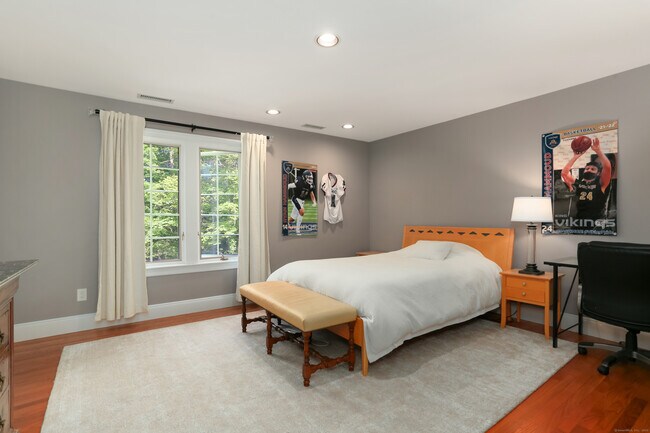 Building Photo - 4 Mountain Laurel Dr