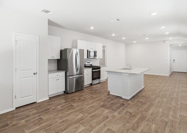 Building Photo - 3 Bedroom Home with Open Layout and Covered Patio in Creekside Farms!