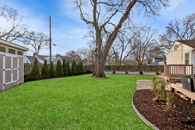 Building Photo - 7329 Ash St