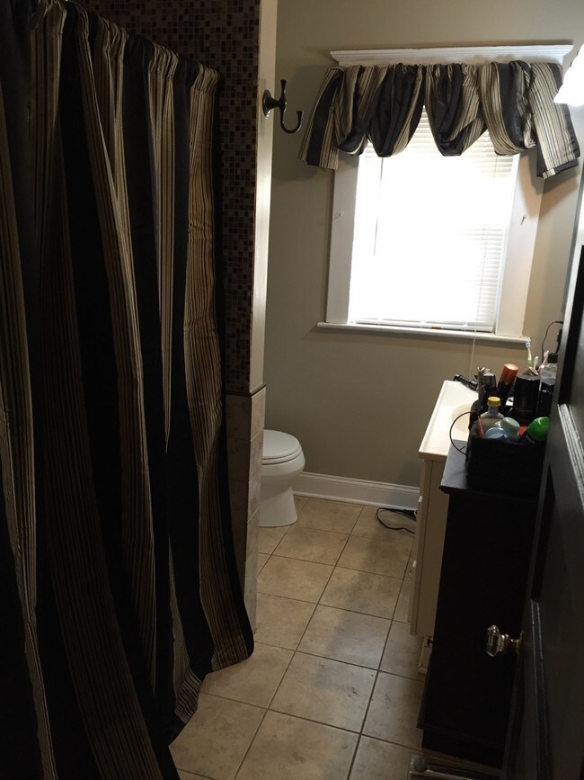 Building Photo - 1110 Waverly Pl