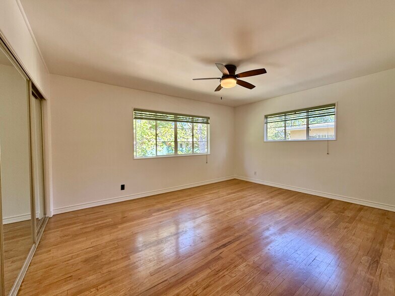 Building Photo - 5431 Village Grn