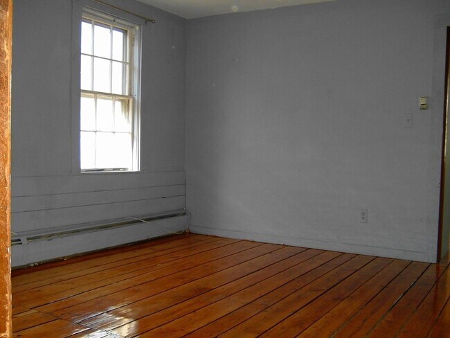 Building Photo - 128 Pleasant St
