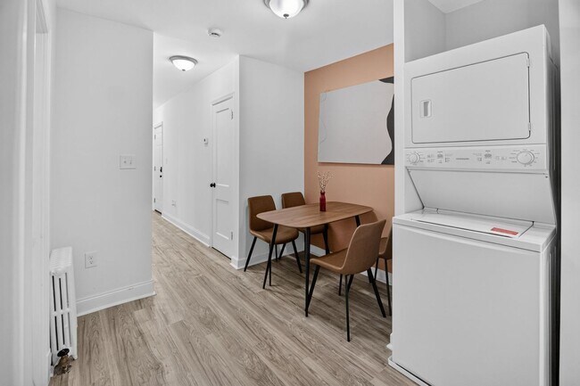 Building Photo - 1211 Simms Pl NE