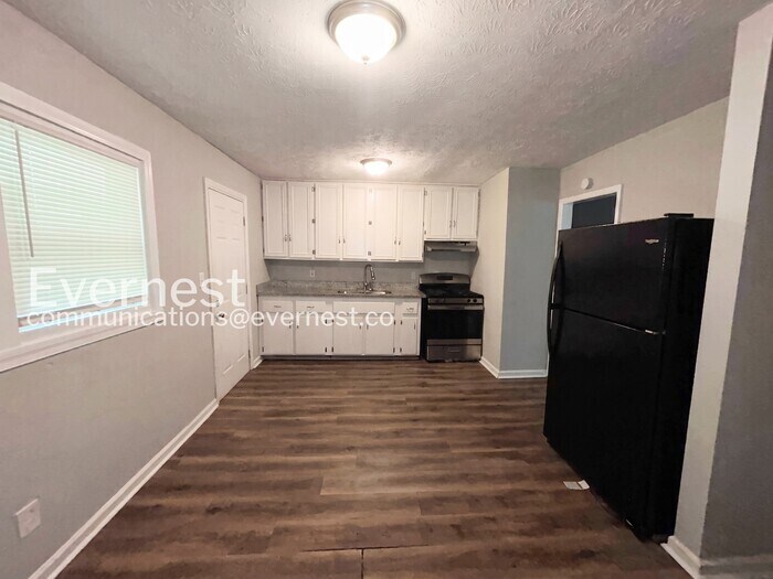 Building Photo - 4435 Lincolndale Dr