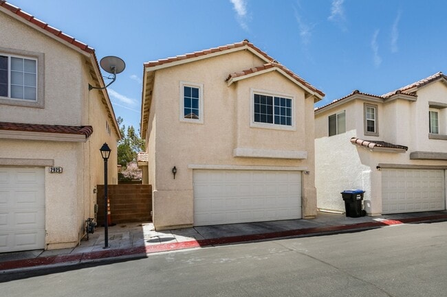 Building Photo - GORGEOUS OPEN FLOORPLAN*GATED COMMUNITY*COMMUNITY POOL AND SPA*