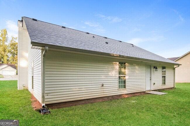 Building Photo - 1100 Overlook Dr