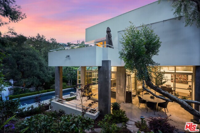 Building Photo - 7700 Willow Glen Rd