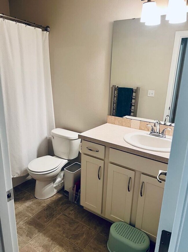 Building Photo - West Olympia Spacious Home in Woodbury Cro...