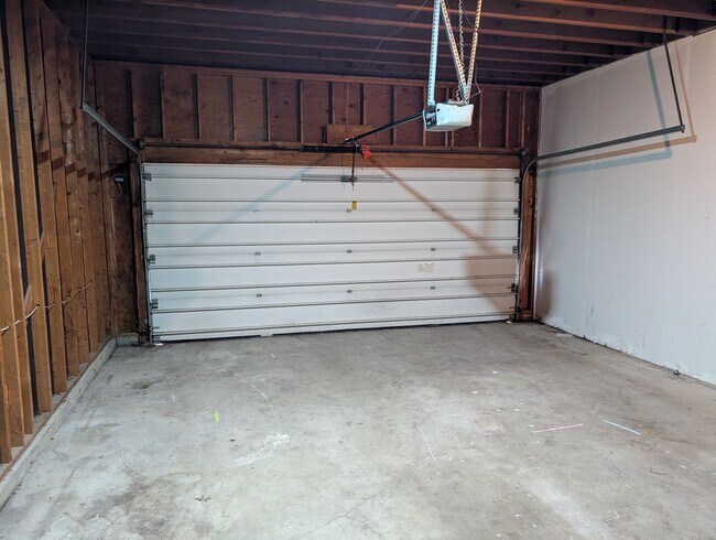 Building Photo - 2215 Mirwyn Ct
