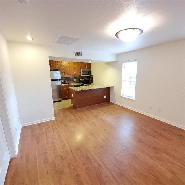 Building Photo - 7685 Northcross Dr