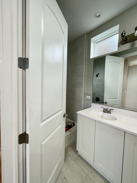 Building Photo - 5506 N Glenwood Ave