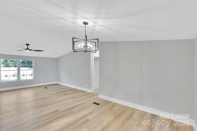 Building Photo - 166 Crystal Bay Dr