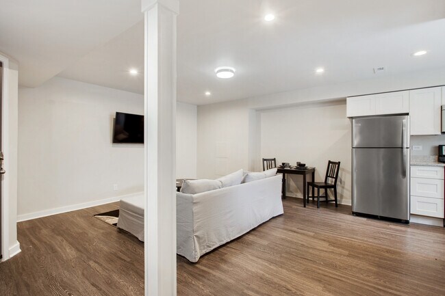 Building Photo - 4032 Clark Ave