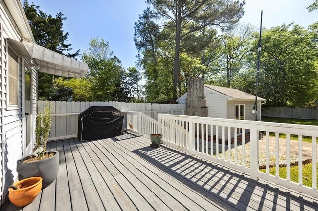 Building Photo - 108 S St Marks Ave