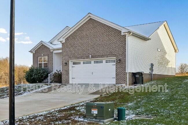 Building Photo - 207 Bedford Ct