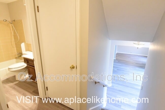 Building Photo - 12119 W 99th Terrace