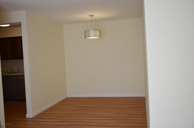 Building Photo - 997 Tarragon Ct