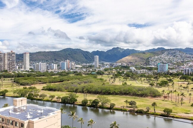 Building Photo - Modern 2-Bedroom Unit with Large Lanai – Prime Waikiki Location