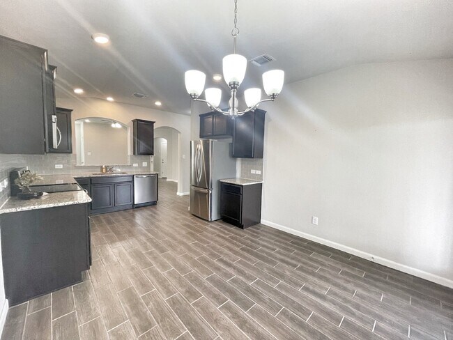 Building Photo - Charming single story 3-bedroom 2-bath hom...