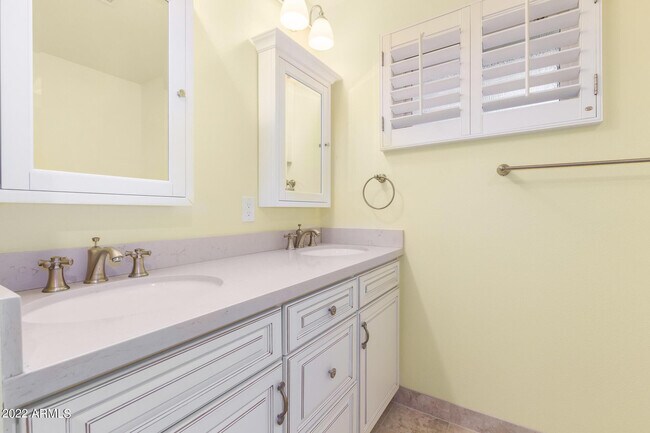 Building Photo - 1211 W Hayward Ave