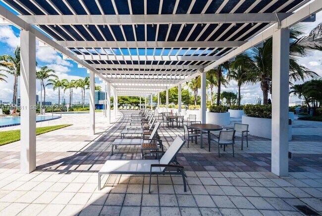 Building Photo - 601 NE 36th St