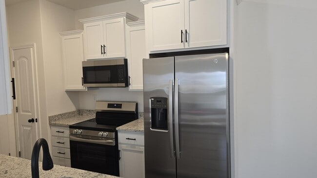 Building Photo - 1210 Pennock Dr