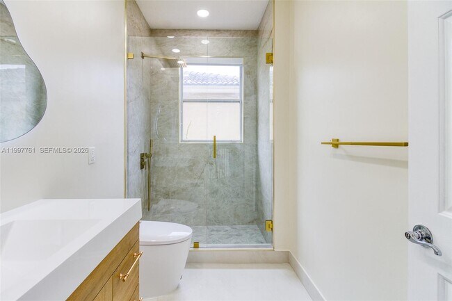 Building Photo - 5363 SW 38th Ave