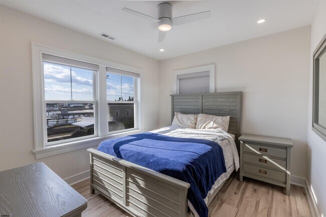 Building Photo - 139 Gibbs Ave