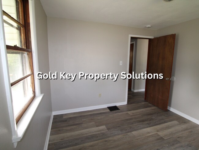 Building Photo - MUNCIE 2 BR 1 BA House with Central Air and 1-Car Garage (SECTION 8 APPROVED)