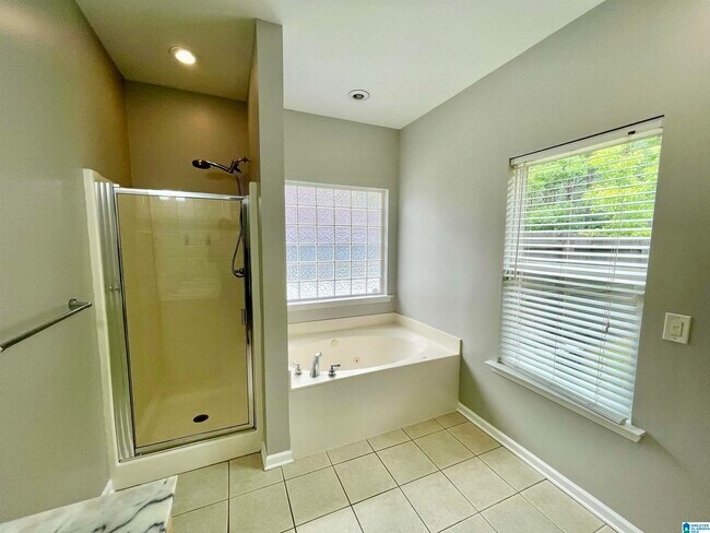 Building Photo - 5241 Cottage Cir