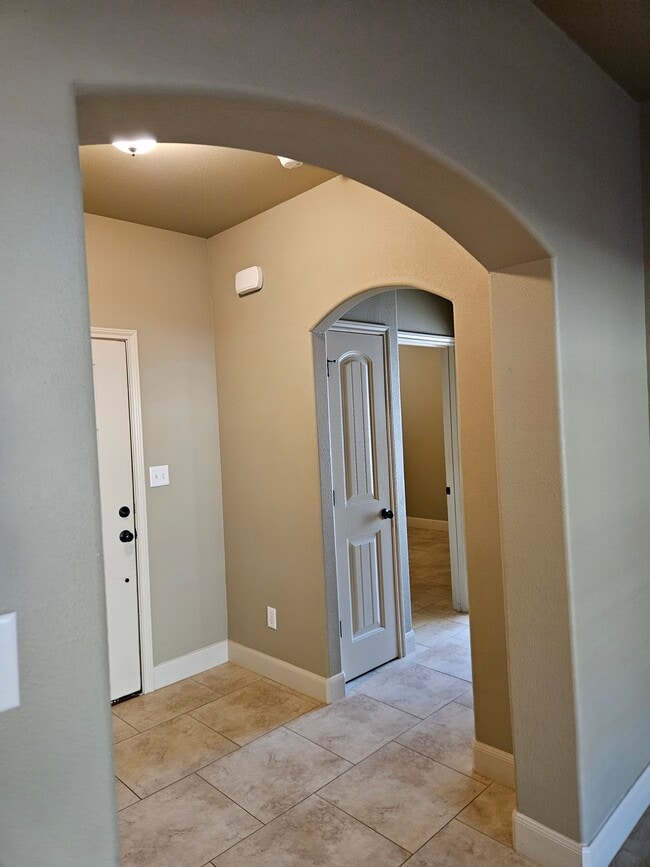 Building Photo - 704 Darlington Dr